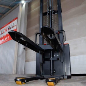Фото Самоходный Штабелер OXLIFT AX12 2500 мм 1200 кг 9